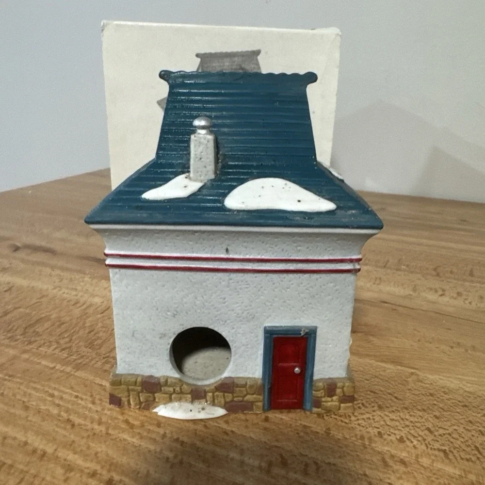 Department 56 Beard Barber Shop North Pole Christmas Village Series 5634-0*Read*